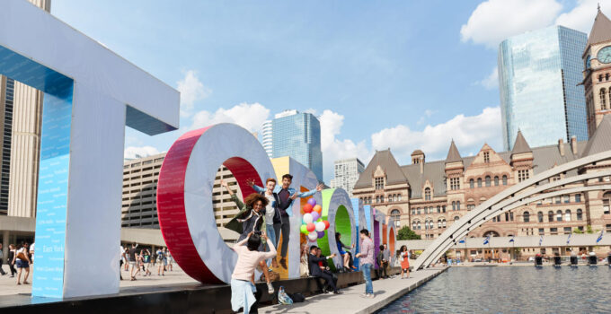 Must-See Attractions in Toronto for First-Time Visitors 2024