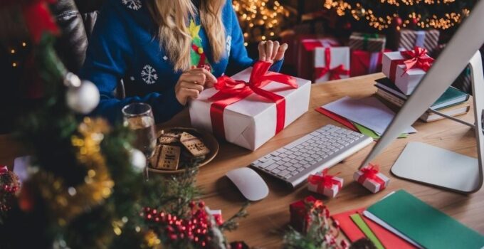 12 Really Useful Holiday Gifts for Remote Workers